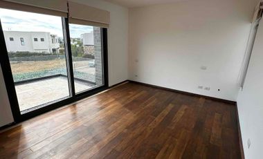 Hermosa Residencia en Venta El Campanario