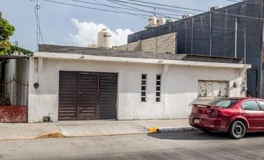 CASA EN VENTA EN CIUDAD DEL CARMEN 🏡✨ 📍Ubicada a unos metros de Periferica, a una cuadra de Panteon Colonia 📍Calle 55 x Periférica norte