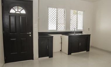 CASA EN VENTA EN CIUDAD DEL CARMEN 🏡✨ 📍Ubicada a unos metros de Periferica, a una cuadra de Panteon Colonia 📍Calle 55 x Periférica norte