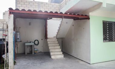 CASA EN VENTA EN CIUDAD DEL CARMEN 🏡✨ 📍Ubicada a unos metros de Periferica, a una cuadra de Panteon Colonia 📍Calle 55 x Periférica norte
