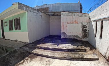 CASA EN VENTA EN CIUDAD DEL CARMEN 🏡✨ 📍Ubicada a unos metros de Periferica, a una cuadra de Panteon Colonia 📍Calle 55 x Periférica norte