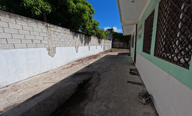CASA EN VENTA EN CIUDAD DEL CARMEN 🏡✨ 📍Ubicada a unos metros de Periferica, a una cuadra de Panteon Colonia 📍Calle 55 x Periférica norte