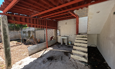 CASA EN VENTA EN CIUDAD DEL CARMEN 🏡✨ 📍Ubicada a unos metros de Periferica, a una cuadra de Panteon Colonia 📍Calle 55 x Periférica norte