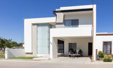 Casa en renta en Punta del Lago Hermosillo, zona poniente, equipada con paneles solares y amplios espacios