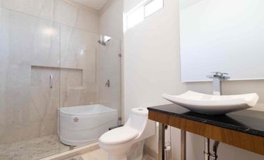 Casa en renta en Punta del Lago Hermosillo, zona poniente, equipada con paneles solares y amplios espacios
