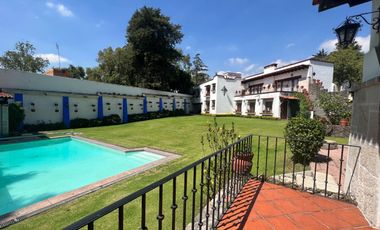 SAN JERÓNIMO CASA CON 3 FRENTES CON USO DE SUELO PARA 3 CASAS O ESCUELA.