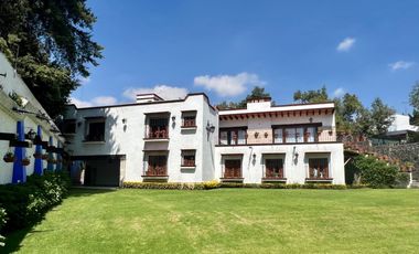 SAN JERÓNIMO CASA CON 3 FRENTES CON USO DE SUELO PARA 3 CASAS O ESCUELA.