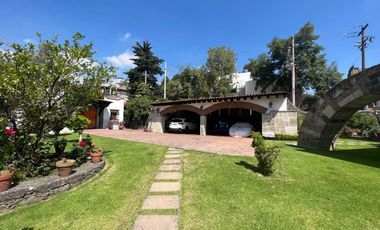 SAN JERÓNIMO CASA CON 3 FRENTES CON USO DE SUELO PARA 3 CASAS O ESCUELA.