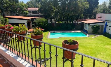 SAN JERÓNIMO CASA CON 3 FRENTES CON USO DE SUELO PARA 3 CASAS O ESCUELA.