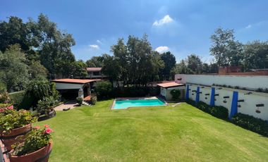 SAN JERÓNIMO CASA CON 3 FRENTES CON USO DE SUELO PARA 3 CASAS O ESCUELA.