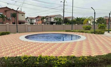 En Alquiler Casa en Urbanización Málaga 1