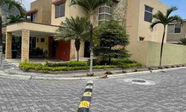 CASA DE VENTA O ALQUILER EN ARCADIA