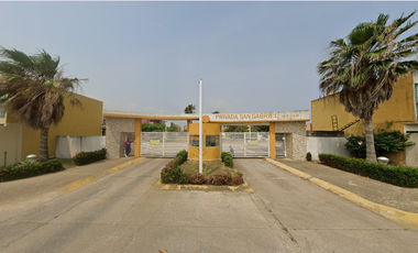 CASA EN CALLE CIRCUITO INTERIOR LIRIOS, COATZACOALCOS, VERACRUZ. ¡¡NO CREDITOS!!
