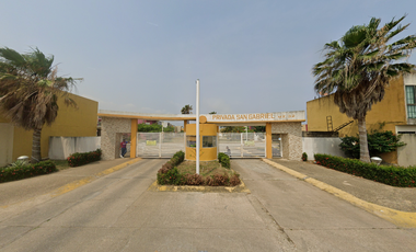 CASA EN CALLE CIRCUITO INTERIOR LIRIOS, COATZACOALCOS, VERACRUZ. ¡¡NO CREDITOS!!