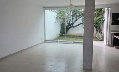 Renta Casa de 3 Recámaras en Fracc. Residencial Santa Fe, en Zona Sur.