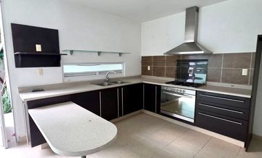 Renta Casa de 3 Recámaras en Fracc. Residencial Santa Fe, en Zona Sur.