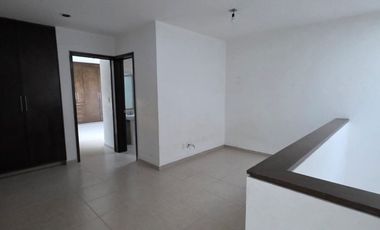 Renta Casa de 3 Recámaras en Fracc. Residencial Santa Fe, en Zona Sur.