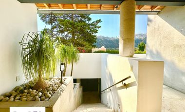 LA HERRADURA: SE VENDE Casa con ELEVADOR.  740 m2 de Terreno y 943 m2 de Construcción