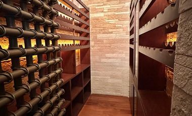 LA HERRADURA: SE VENDE Casa con ELEVADOR.  740 m2 de Terreno y 943 m2 de Construcción