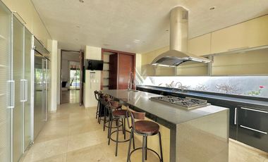 LA HERRADURA: SE VENDE Casa con ELEVADOR.  740 m2 de Terreno y 943 m2 de Construcción