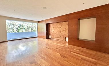 LA HERRADURA: SE VENDE Casa con ELEVADOR.  740 m2 de Terreno y 943 m2 de Construcción