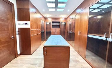 LA HERRADURA: SE VENDE Casa con ELEVADOR.  740 m2 de Terreno y 943 m2 de Construcción