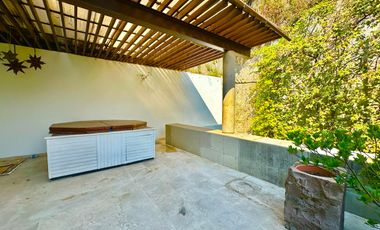 LA HERRADURA: SE VENDE Casa con ELEVADOR.  740 m2 de Terreno y 943 m2 de Construcción