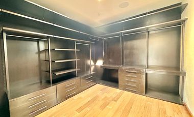 LA HERRADURA: SE VENDE Casa con ELEVADOR.  740 m2 de Terreno y 943 m2 de Construcción