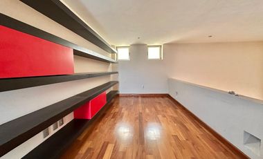 LA HERRADURA: SE VENDE Casa con ELEVADOR.  740 m2 de Terreno y 943 m2 de Construcción