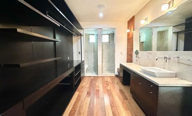 LA HERRADURA: SE VENDE Casa con ELEVADOR.  740 m2 de Terreno y 943 m2 de Construcción