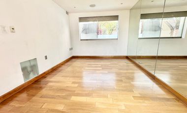 LA HERRADURA: SE VENDE Casa con ELEVADOR.  740 m2 de Terreno y 943 m2 de Construcción