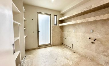 LA HERRADURA: SE VENDE Casa con ELEVADOR.  740 m2 de Terreno y 943 m2 de Construcción