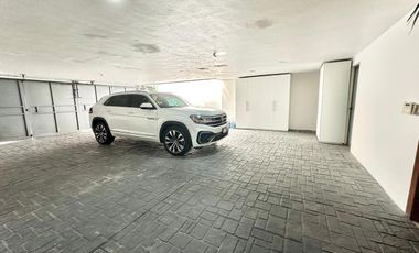 LA HERRADURA: SE VENDE Casa con ELEVADOR.  740 m2 de Terreno y 943 m2 de Construcción