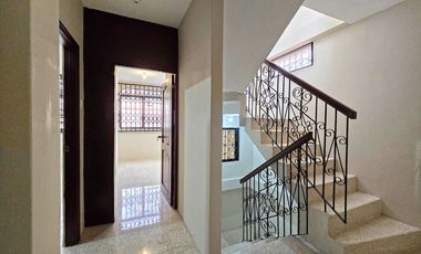 Casa en Alquiler para Vivienda o Empresa, de 5 Dormitorios con Terraza, Garaje y Patio - Urdenor 2 Conjunto Cerrado, Norte Guayaquil