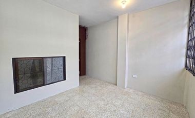 Casa en Alquiler para Vivienda o Empresa, de 5 Dormitorios con Terraza, Garaje y Patio - Urdenor 2 Conjunto Cerrado, Norte Guayaquil