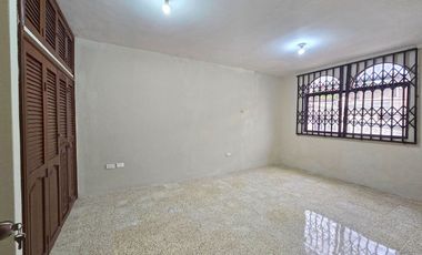 Casa en Alquiler para Vivienda o Empresa, de 5 Dormitorios con Terraza, Garaje y Patio - Urdenor 2 Conjunto Cerrado, Norte Guayaquil
