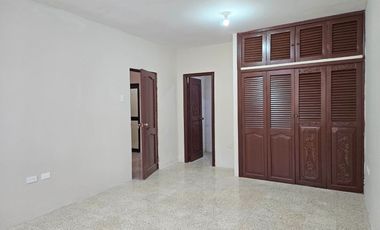 Casa en Alquiler para Vivienda o Empresa, de 5 Dormitorios con Terraza, Garaje y Patio - Urdenor 2 Conjunto Cerrado, Norte Guayaquil