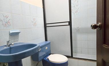 Casa en Alquiler para Vivienda o Empresa, de 5 Dormitorios con Terraza, Garaje y Patio - Urdenor 2 Conjunto Cerrado, Norte Guayaquil