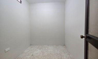 Casa en Alquiler para Vivienda o Empresa, de 5 Dormitorios con Terraza, Garaje y Patio - Urdenor 2 Conjunto Cerrado, Norte Guayaquil