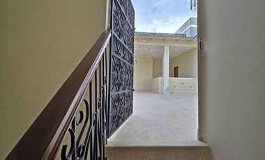 Casa en Alquiler para Vivienda o Empresa, de 5 Dormitorios con Terraza, Garaje y Patio - Urdenor 2 Conjunto Cerrado, Norte Guayaquil