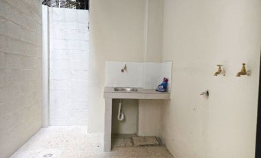 Casa en Alquiler para Vivienda o Empresa, de 5 Dormitorios con Terraza, Garaje y Patio - Urdenor 2 Conjunto Cerrado, Norte Guayaquil