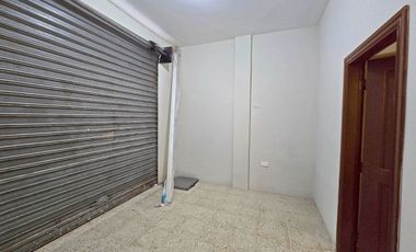 Casa en Alquiler para Vivienda o Empresa, de 5 Dormitorios con Terraza, Garaje y Patio - Urdenor 2 Conjunto Cerrado, Norte Guayaquil