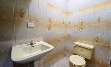 Casa en Alquiler para Vivienda o Empresa, de 5 Dormitorios con Terraza, Garaje y Patio - Urdenor 2 Conjunto Cerrado, Norte Guayaquil