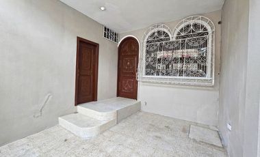 Casa en Alquiler para Vivienda o Empresa, de 5 Dormitorios con Terraza, Garaje y Patio - Urdenor 2 Conjunto Cerrado, Norte Guayaquil