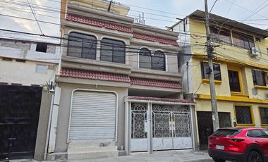 Casa en Alquiler para Vivienda o Empresa, de 5 Dormitorios con Terraza, Garaje y Patio - Urdenor 2 Conjunto Cerrado, Norte Guayaquil