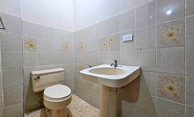 Casa en Alquiler para Vivienda o Empresa, de 5 Dormitorios con Terraza, Garaje y Patio - Urdenor 2 Conjunto Cerrado, Norte Guayaquil