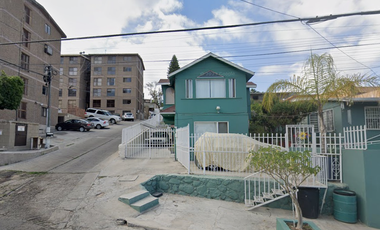 ¡¡GRAN OPORTUNIDAD DE ADQUIRIR O INVERTIR EN ESTA HERMOSA Y AMPLIA CASA DE REMATE BANCARIO!!, (SOLO CON RECURSOS PROPIOS).