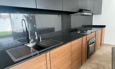 CASA SOLA EN VENTA, KLOOSTER VIVEROS, JIUTEPEC