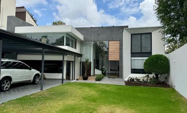 Casa  en calle cerrada con vigilancia