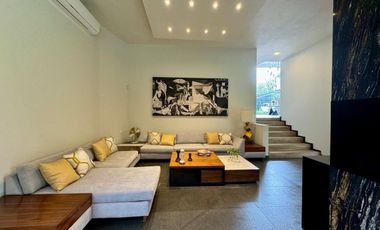 Casa  en calle cerrada con vigilancia